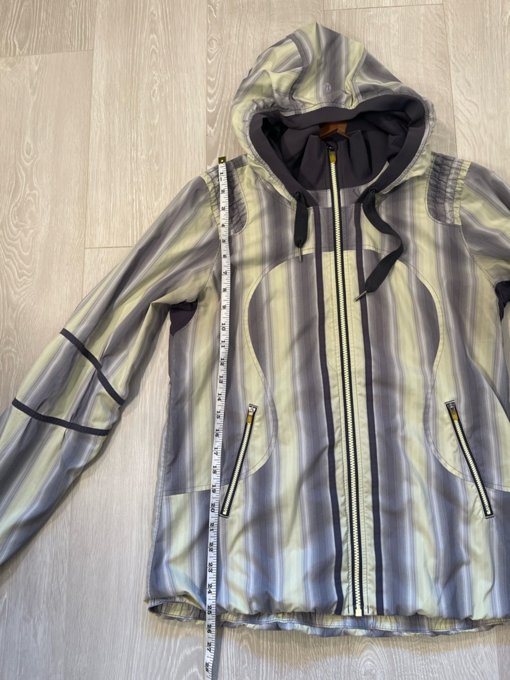 Lululemon Run Reflection Track & Field Jacket  Green Gray Stripes size 10 - Picture 9 of 15